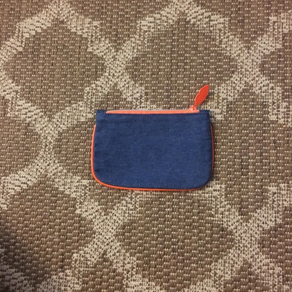 MYSTERY MAKEUP BAG 💄🎀💋 - Picture 3 of 5